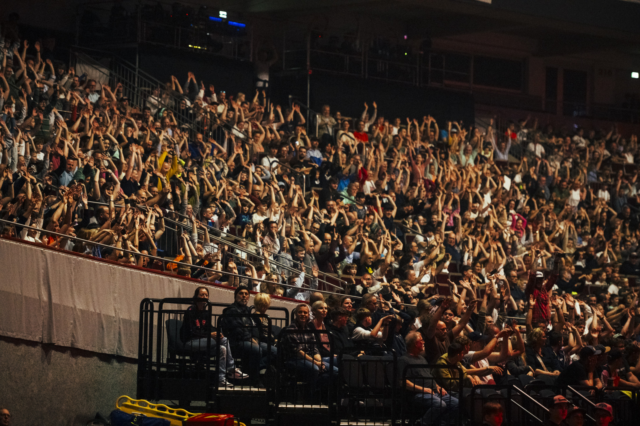 mod24_dortmund_crowd_photographer_syovanvlietjpg_1713352931.jpg