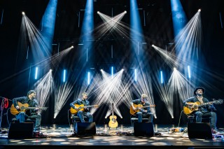 Virtuosität trifft Gänsehaut – 40 FINGERS sprengen musikalische Grenzen live on stage!